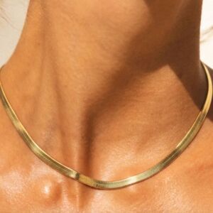 Classic 18K Gold 4mm Herringbone Choker Necklace